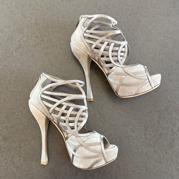 🎉HOST PICK🎉 Christian DIOR Circles Silver Heels - Picture 4 of 10